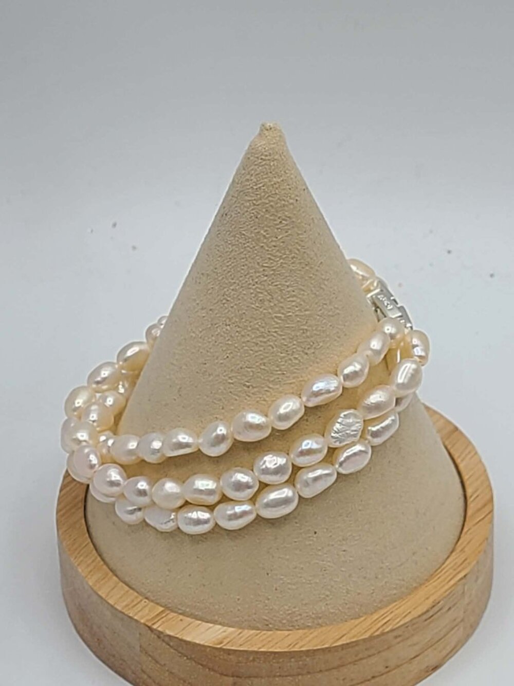 J Crew Three Strand Pearl Bracelet Silver Tone Clasp - Picture 3 of 7